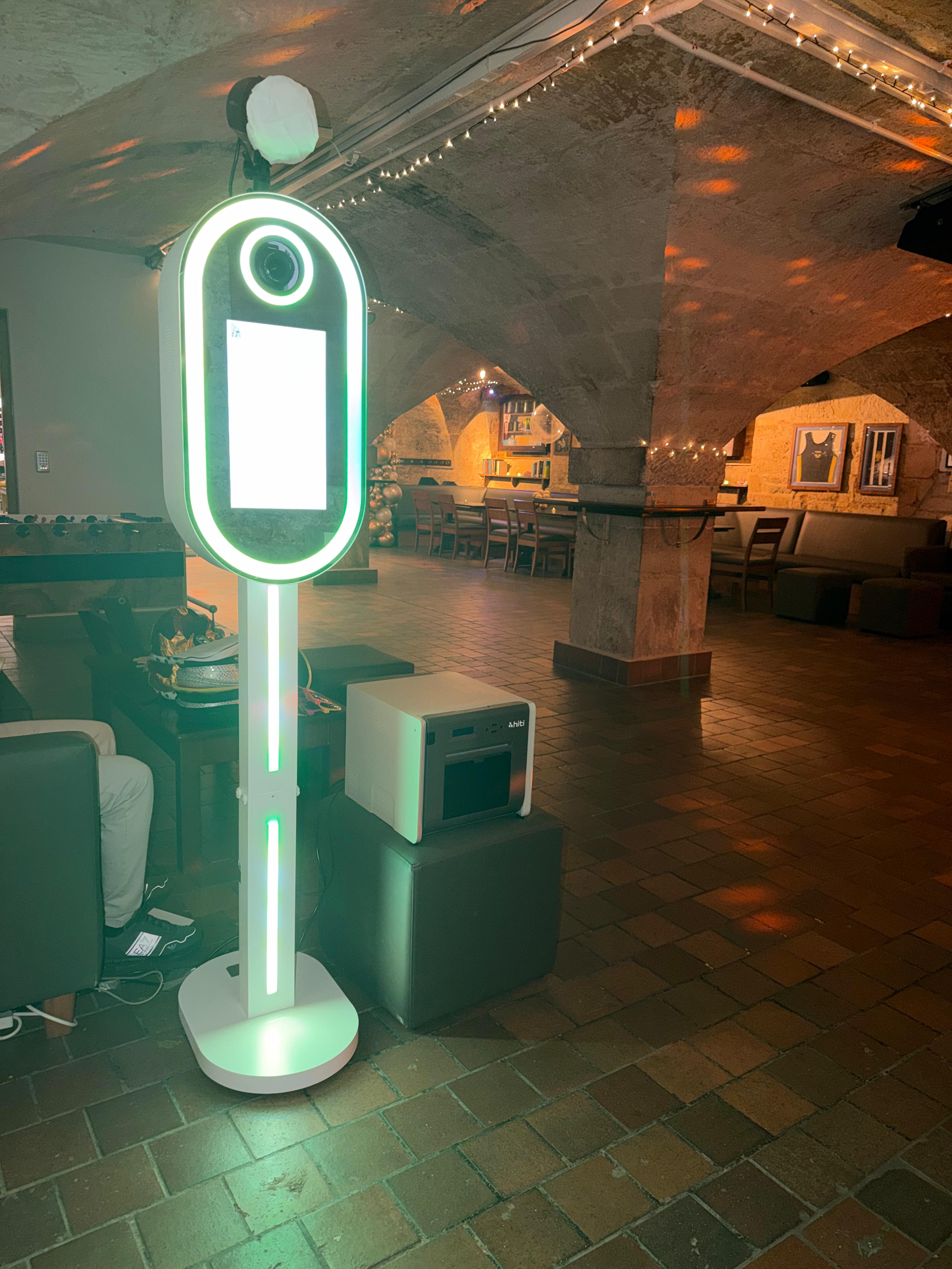Selfie Mirror Pod Hire